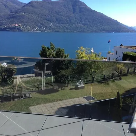 Wunderschoene Mit Sicht Auf Und Berge In * Brissago