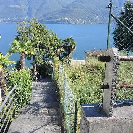 Wunderschoene Mit Sicht Auf Und Berge In * Brissago